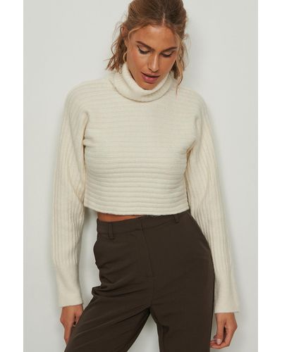 NA-KD Cropped Gebreide Sweater Met Hoge Halslijn - Wit