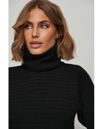 NA-KD Cropped Gebreide Sweater Met Hoge Halslijn - Zwart