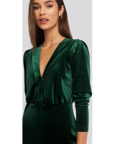 Trendyol Deep Neckline Velvet Dress - Groen