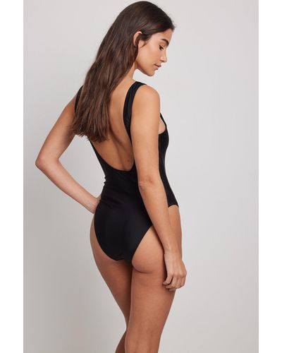 NA-KD Swimwear Hoog Uitgesneden Badpak - Zwart