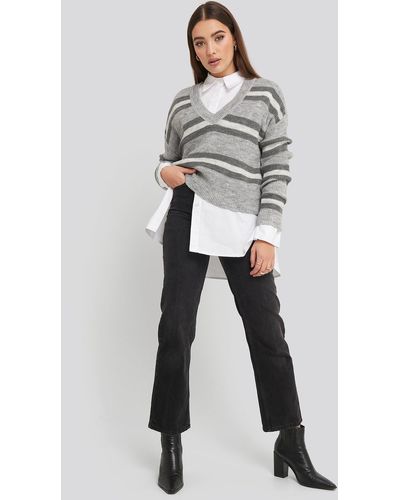NA-KD V-neck Striped Knitted Sweater - Grau