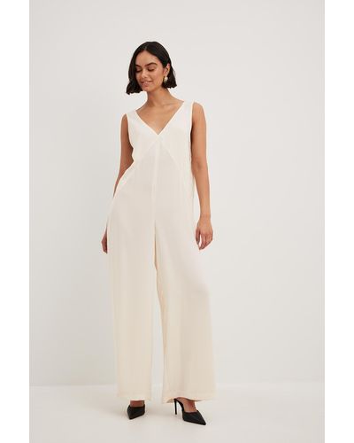 NA-KD Lillie Grace X Flowy Jumpsuit - Grijs