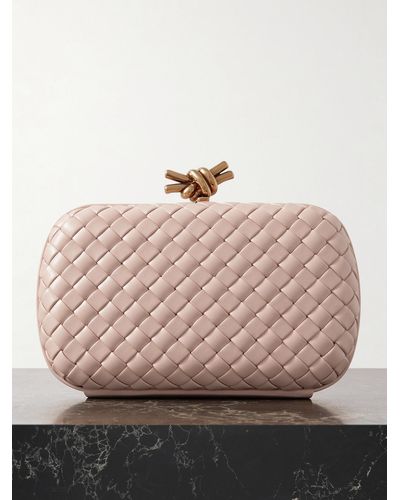 Bottega Veneta Knot Clutch Aus Wattiertem Intrecciato-leder - Pink