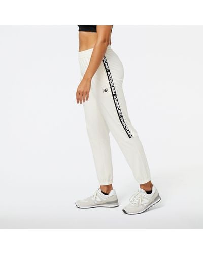 New Balance Pantaloni da tuta relentless terry in bianca - Neutro