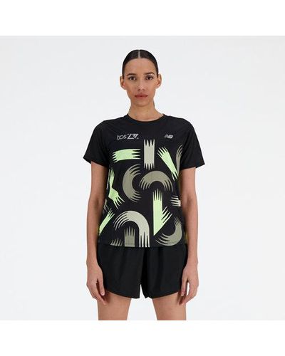 New Balance Femme London Edition Printed Nb Athletics Short Sleeve En, Poly Knit, Taille - Noir