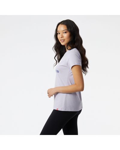 New Balance T-shirt essentials stacked logo in grigio - Bianco