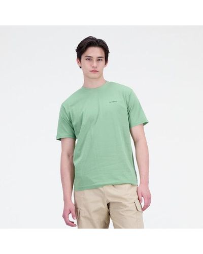 New Balance Homme Essentials Cafe Shop Front Cotton Jersey T-Shirt En, Taille - Vert