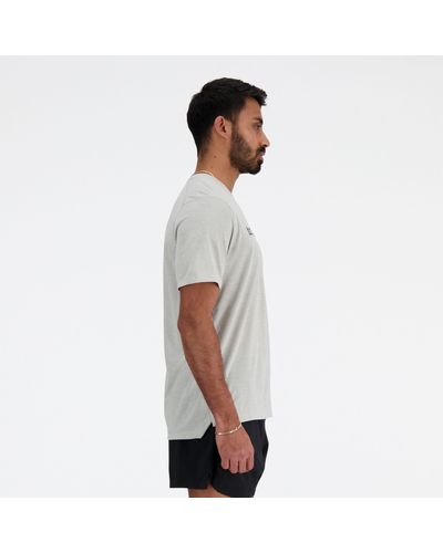 New Balance London edition nb athletics run t-shirt in grigio - Bianco