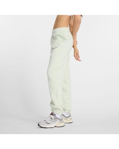 New Balance Graphic Fleece jogger In Cotton Fleece - White
