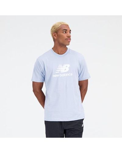 New Balance Hombre Camiseta Essentials Stacked Logo Cotton Jersey Short Sleeve T-Shirt En, Talla - Blanco