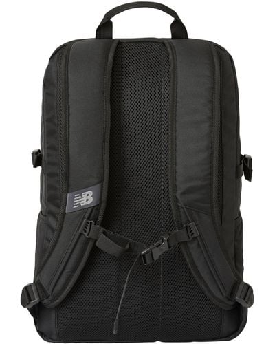 New Balance Logo backpack in schwarz