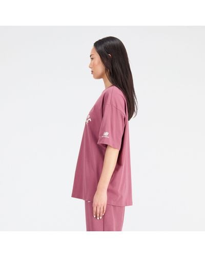 New Balance Essentials varsity oversized t-shirt in rot - Pink