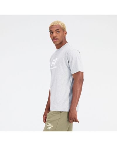 New Balance T-shirt essentials stacked logo cotton jersey short sleeve t-shirt in grigio - Bianco