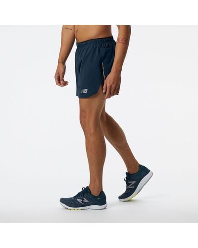 New Balance Impact run 5 inch shorts - Blau