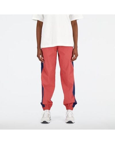 New Balance Femme Pantalons Athletics Remastered Woven Pant En, Polywoven, Taille - Rouge