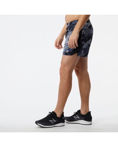 New Balance Pantalones cortos printed accelerate 5 inch - Azul