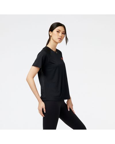 New Balance Accelerate pacer short sleeve in schwarz