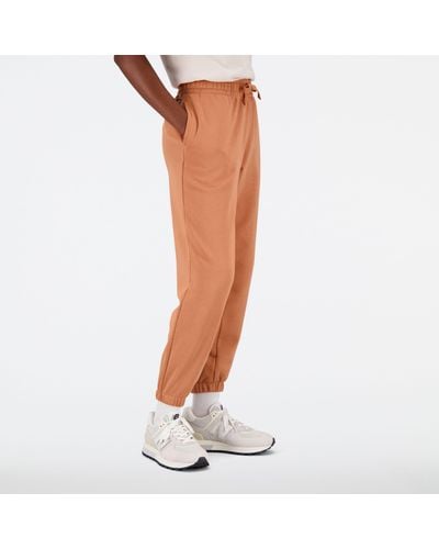 New Balance Pantaloni essentials reimagined archive french terry pant in marrone - Arancione