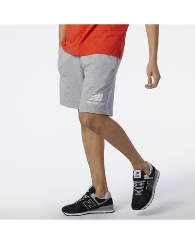 New Balance NB Essentials Stacked Logo Shorts - Grau
