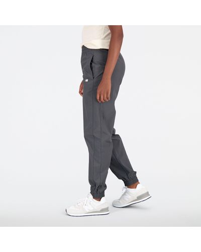 New Balance Pantaloni athletics remastered woven pant in nero - Grigio