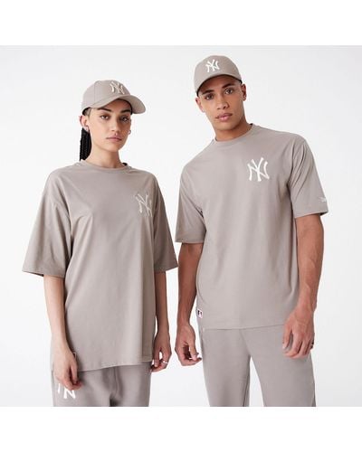 KTZ New York Yankees League Essential Oversized T-shirt - Brown