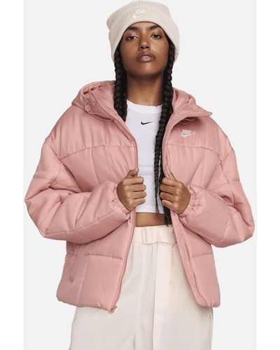 Nike Sportswear Classic Puffer Therma-fit Ruimvallend Jack Met Capuchon - Roze