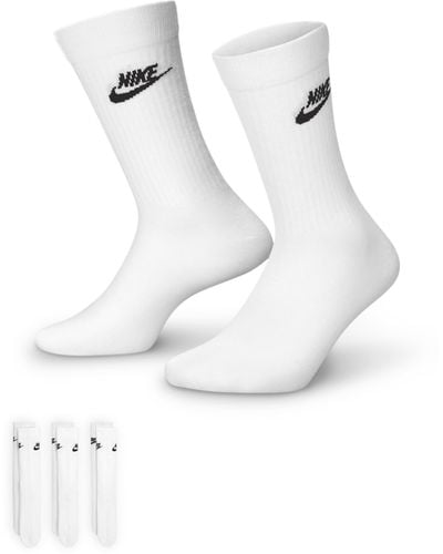 Nike Sportswear Everyday Essential Crew Socks (3 Pairs) 50% Recycled Polyester - White
