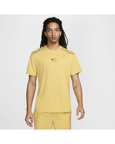 Nike Miler Short-sleeve Graphic Running Top - Yellow