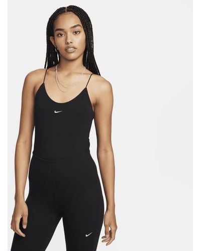 Nike Body aderente con spalline sottili sportswear chill knit - Nero