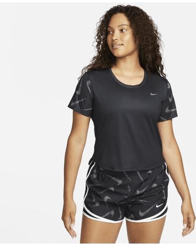 Nike Dri-fit Swoosh Hardlooptop Met Print En Korte Mouwen - Zwart