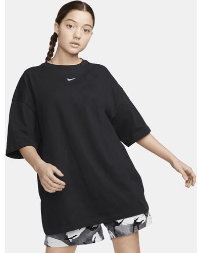 Nike T-shirts for Women, Online Sale up to 45% off