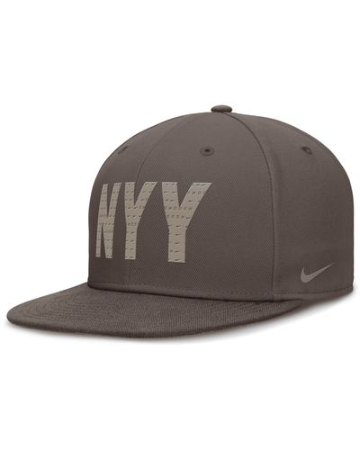 Nike New York Yankees Statement True Dri-fit Mlb Fitted Hat - Brown