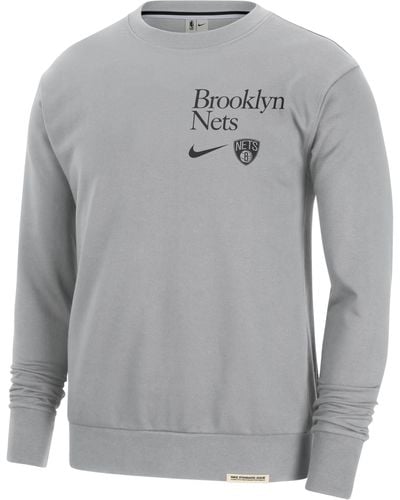 Nike Brooklyn Nets Standard Issue Nba-sweatshirt Met Ronde Hals En Dri-fit - Grijs