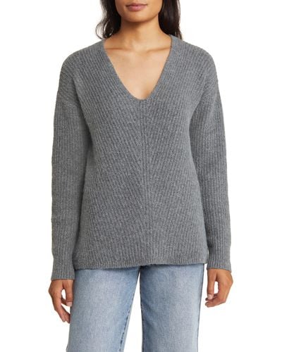 Caslon Caslon(r) Directional V-neck Sweater - Gray