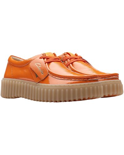 Clarks Clarks(r) Torhill Bee Chukka Sneaker - Orange