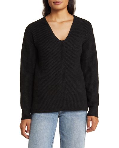 Caslon Caslon(r) Directional V-neck Sweater - Black