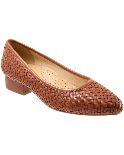 Trotters Jade Woven Pointed Toe Shoe - Brown