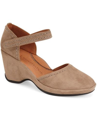 L'amour Des Pieds Orva Wedge Sandal - Brown