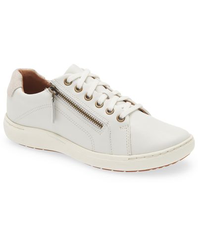 Clarks Clarks(r) Nalle Lace-up Sneaker - White