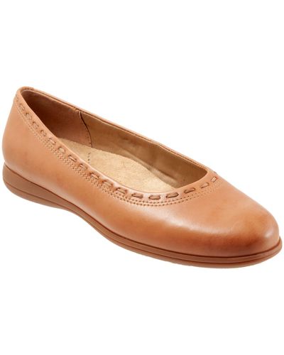 Trotters Dixie Leather Ballet Flat - Brown