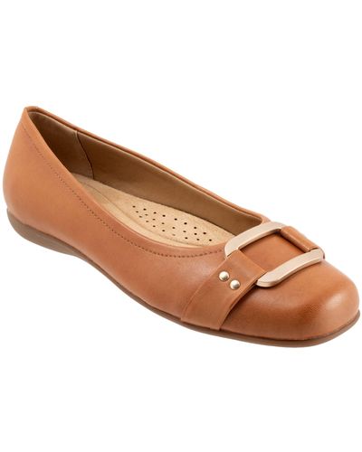 Trotters Sizzle Signature Flat - Multiple Widths Available - Brown