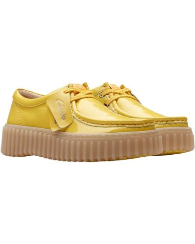 Clarks Clarks(r) Torhill Bee Chukka Sneaker - Yellow