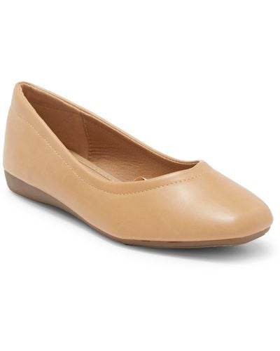 Taryn Rose Faux Leather Flat - Natural