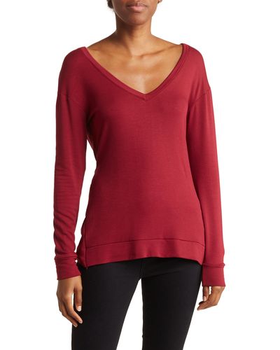 Go Couture V-neck Cutout Top - Red