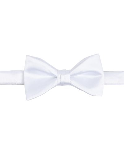 Con.struct Solid Satin Pre-tied Bow Tie - White