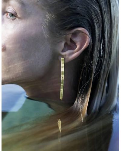 aka jewellery Concord3 Line Earrings - Metallic