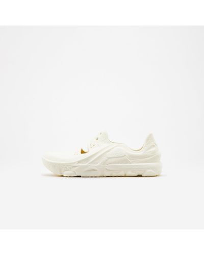 mens white nike slip on shoes