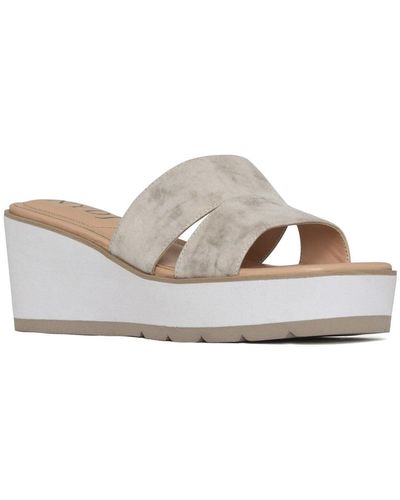 NYDJ Raizy Wedge Sandals In Pewter - Multicolor