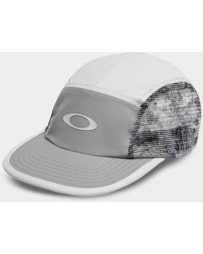 Oakley Latitude Arc Cap - Metálico