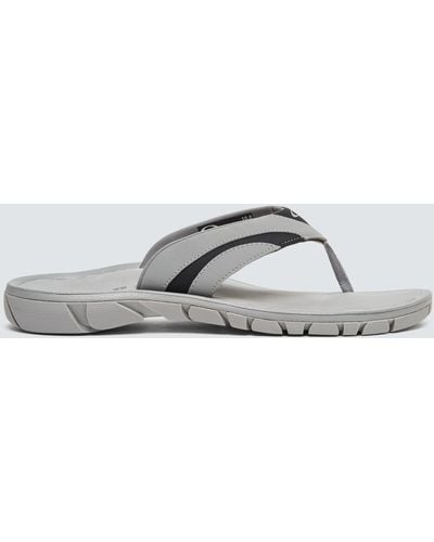 Oakley flip sales flops sale